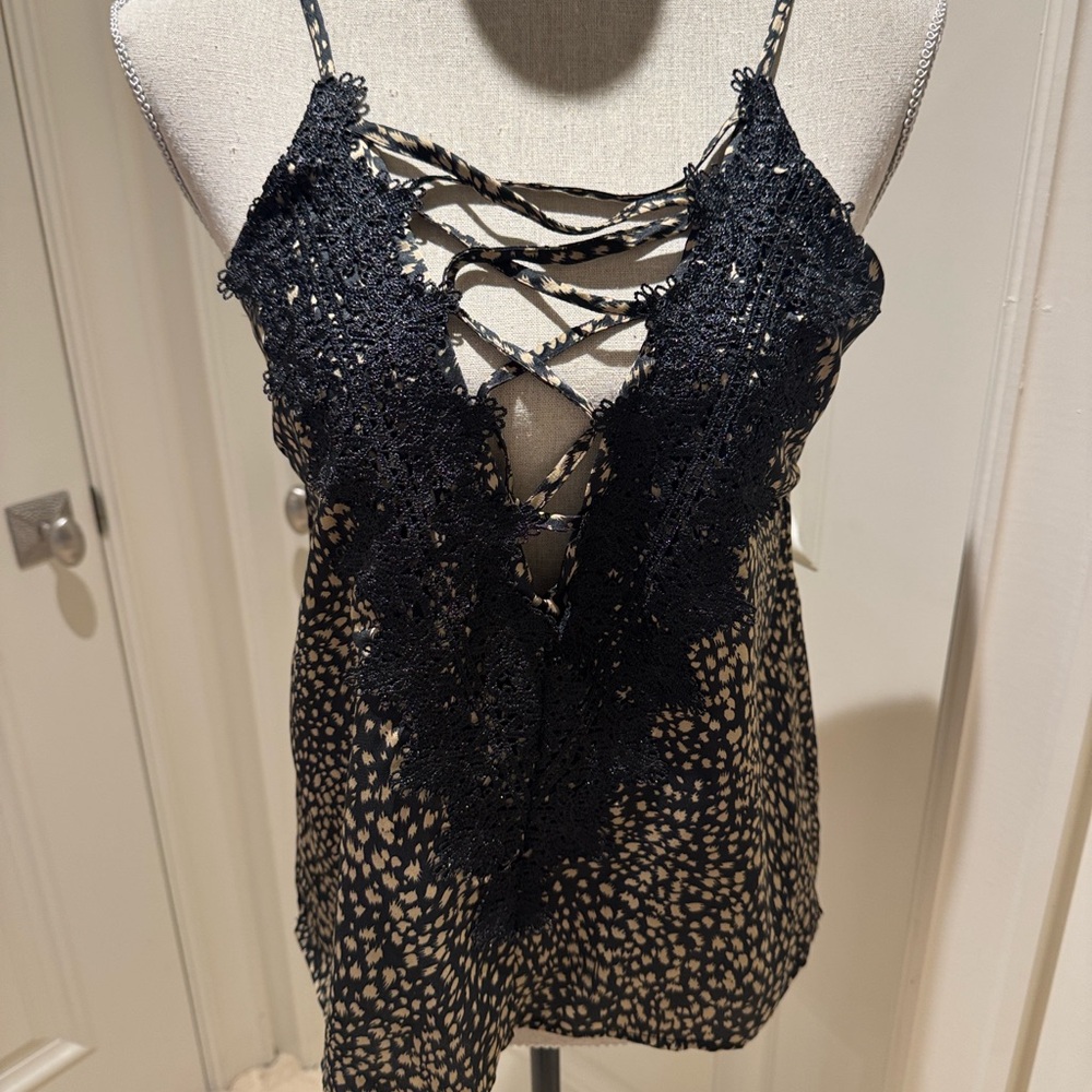 En Crème Black and Tan Patterned Top